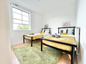 Chic 2-Bed Apartment in Southampton with Parking